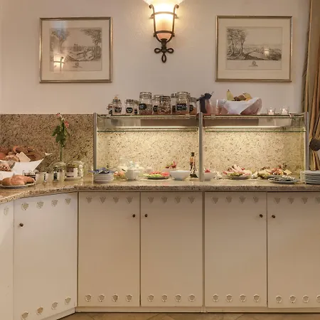 Hotel Burg Heimerzheim 3*