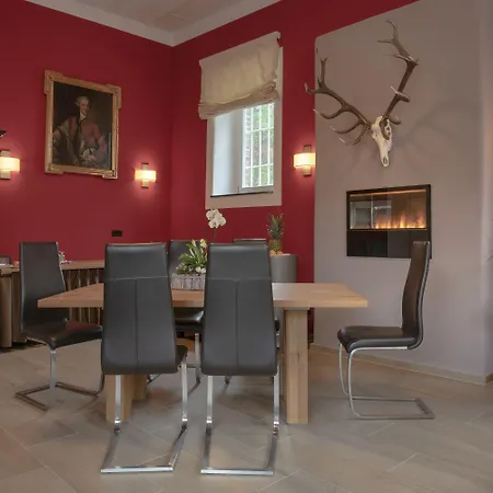 Burg Heimerzheim فندق