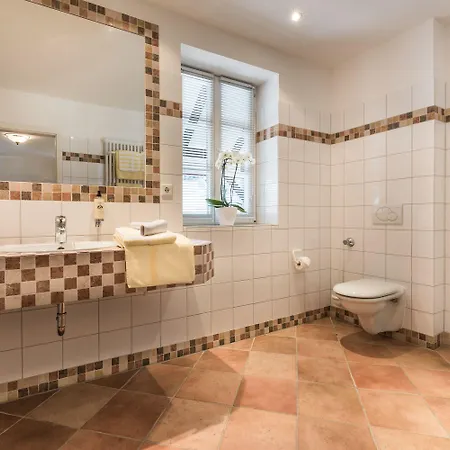 Burg Heimerzheim فندق